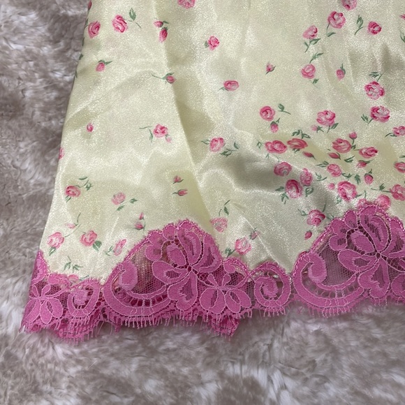 Oscar de la Renta Nightgown - Picture 5 of 9